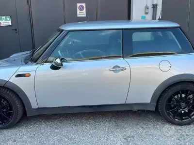 Usata Mini ONE 90 CV (66 kW) 2003 Grigio Utilitaria