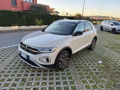 Usata VW T-Roc Style 150 CV (110 kW) 2023 Beige SUV
