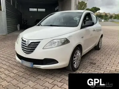 Usata Lancia Ypsilon Gold 69 CV (50 kW) 2014 Bianco Utilitaria
