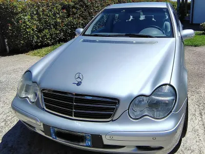 Usata Mercedes C220 Classic 143 CV (105 kW) 2003 Argento Berlina