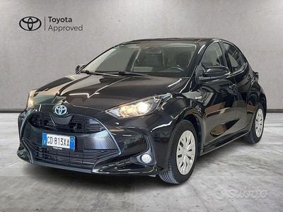 Usata Toyota Yaris Hybrid Active 116 CV (85 kW) 2021 Nero Berlina