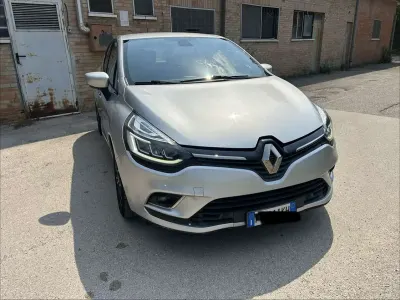 Usata Renault Clio IV Intens 75 CV (55 kW) 2017 Argento Berlina