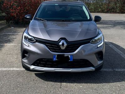 Usata Renault Captur 100 CV (73 kW) 2023 Grigio SUV