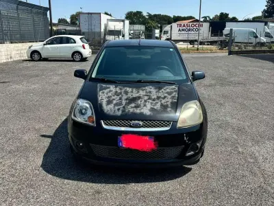 Usata Ford Fiesta Ghia 75 CV (55 kW) 2007 Blu/azzurro Utilitaria