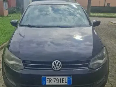 Usata VW Polo Comfortline 75 CV (55 kW) 2013 Blu/azzurro Utilitaria