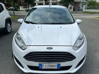 Gebraucht Ford Fiesta Titanium 75 PS (55 kW) 2017 Weiß Kleinwagen