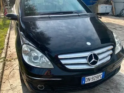 Usata Mercedes B180 109 CV (80 kW) 2008 Nero Monovolume