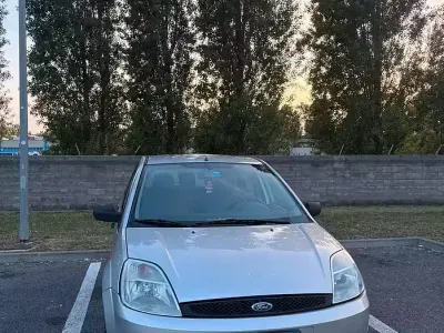 Usata Ford Fiesta 75 CV (55 kW) 2003 Grigio Utilitaria
