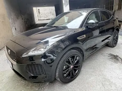 Begagnad Jaguar E-Pace R-Dynamic 200 HK (147 kW) 2018 Svart SUV