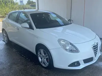 Usata Alfa Romeo Giulietta Exclusive 140 CV (102 kW) 2012 Bianco Utilitaria