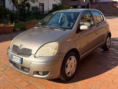 Usata Toyota Yaris 65 CV (47 kW) 2005 Grigio Utilitaria