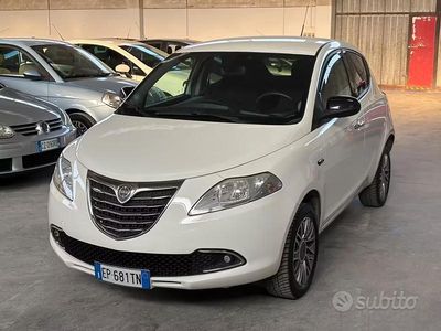 Usata Lancia Ypsilon Silver 85 CV (62 kW) 2013 Bianco Utilitaria