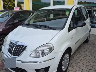 Usata Lancia Musa 77 CV (56 kW) 2012 Bianco Monovolume