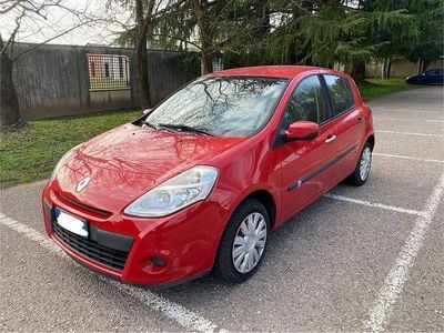 Usata Renault Clio II Privilege 75 CV (55 kW) 2010 Rosso Berlina