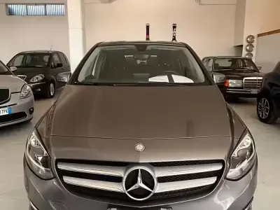 Usata Mercedes B180 Business 110 CV (80 kW) 2016 Grigio Monovolume