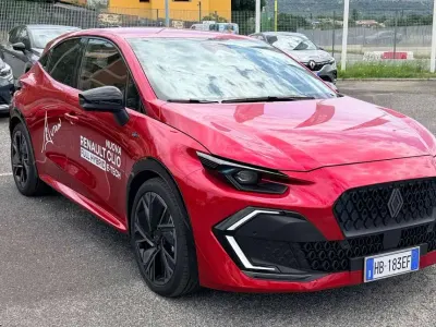 Nuova Renault Clio V Esprit Alpine 109 CV (80 kW) 2025 Rosso Berlina