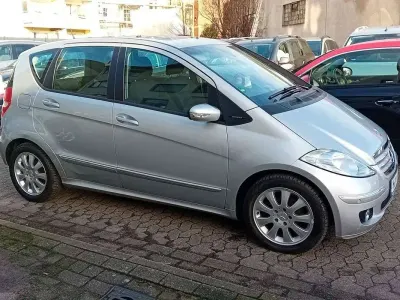 Usata Mercedes 200 136 CV (100 kW) 2004 Argento Berlina