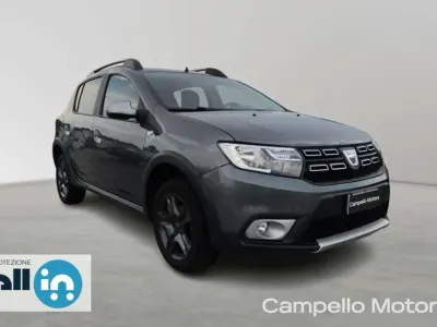 Usata Dacia Sandero Stepway 90 CV (66 kW) 2017 Grigio Berlina