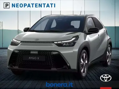 Nuova Toyota Aygo X 116 CV (85 kW) 2026 Tarragon green & black SUV