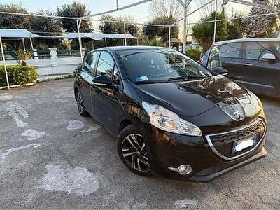 Usata Peugeot 208 2014 Nero Utilitaria