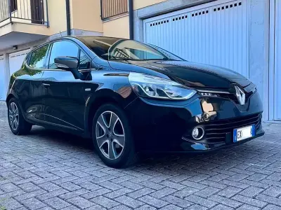 Käytetty Renault Clio IV 75 HP (55 kW) 2015 Musta Sedan