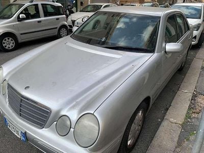 Usata Mercedes E200 163 CV (119 kW) 2001 Argento Berlina