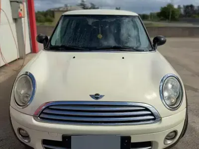 Begagnad Mini Cooper D 109 HK (80 kW) 2007 Vit Halvkombi