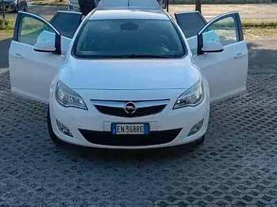 Usata Opel Astra 110 CV (80 kW) 2012 Bianco Station wagon