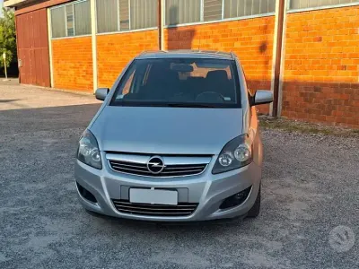 Usata Opel Zafira 150 CV (110 kW) 2012 Grigio Monovolume