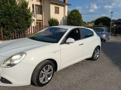 Usata Alfa Romeo Giulietta Distinctive 120 CV (88 kW) 2013 Utilitaria