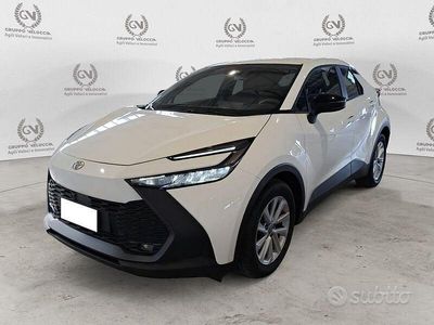 Usata Toyota C-HR Active 122 CV (89 kW) 2024 Bianco SUV