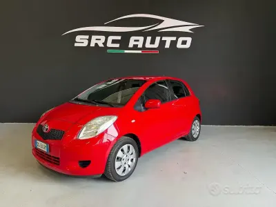 Usata Toyota Yaris Sol 69 CV (50 kW) 2007 Rosso Utilitaria