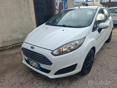 Usata Ford Fiesta Titanium 92 CV (67 kW) 2013 Bianco Utilitaria