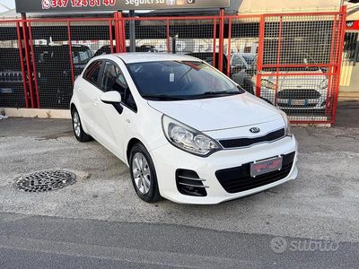 Usata Kia Rio 75 CV (55 kW) 2015 Bianco Berlina