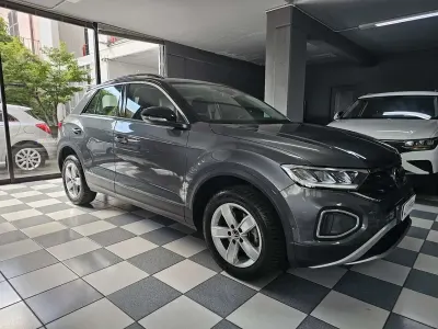Usata VW T-Roc Life 116 CV (85 kW) 2022 Grigio SUV