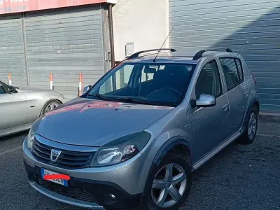 Usata Dacia Sandero 84 CV (61 kW) 2012 Grigio Utilitaria