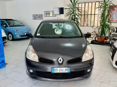 Usata Renault Clio II Luxe 75 CV (55 kW) 2006 Grigio Berlina