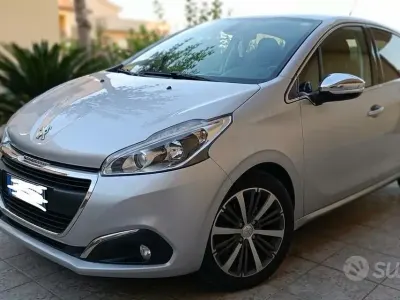 Usata Peugeot 208 Allure 75 CV (55 kW) 2015 Grigio Utilitaria