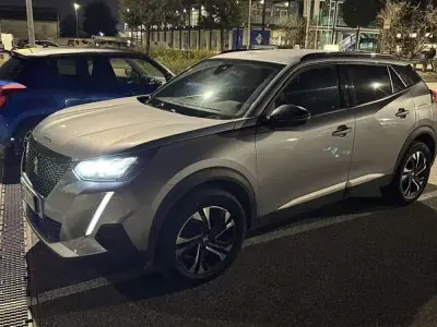 Usata Peugeot 2008 Allure 131 CV (96 kW) 2023 Grigio SUV