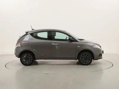 Usata Lancia Ypsilon 69 CV (50 kW) 2024 Grigiogrigio Utilitaria