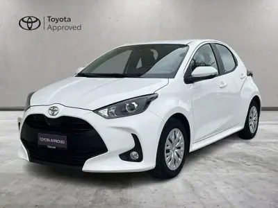 Second-hand Toyota Yaris Active 72 CP (52 kW) 2022 Alb Hatchback