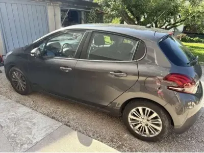 Usata Peugeot 208 Style 82 CV (60 kW) 2019 Grigio Utilitaria