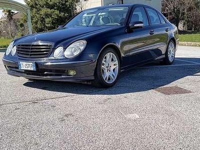 Usata Mercedes E280 Avantgarde 177 CV (130 kW) 2005 Blu Berlina