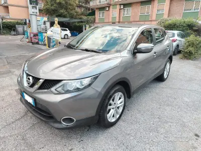 Usata Nissan Qashqai Acenta 131 CV (96 kW) 2016 Grigio SUV