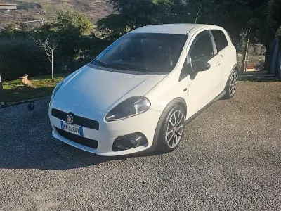 Usata Abarth Grande Punto 155 CV (114 kW) 2010 Bianco Utilitaria