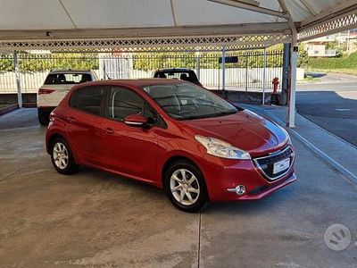 Usata Peugeot 208 Allure 68 CV (50 kW) 2014 Rosso Utilitaria