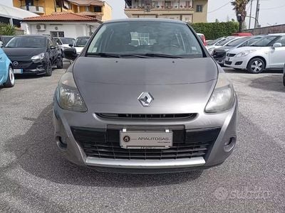 Usata Renault Clio II 74 CV (54 kW) 2010 Grigio Berlina