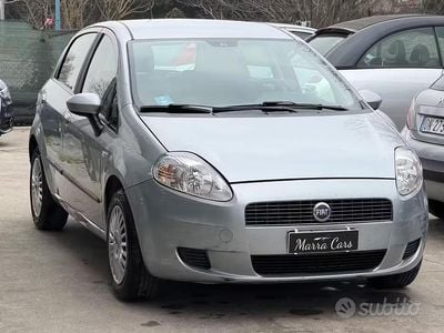 Usado Fiat Grande Punto Dynamic 129 HP (94 kW) 2006 Cinzento Citadino