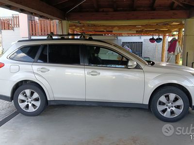 usata Subaru Outback 2010