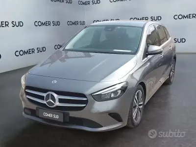 Usata Mercedes B180 116 CV (85 kW) 2022 Grigio Monovolume